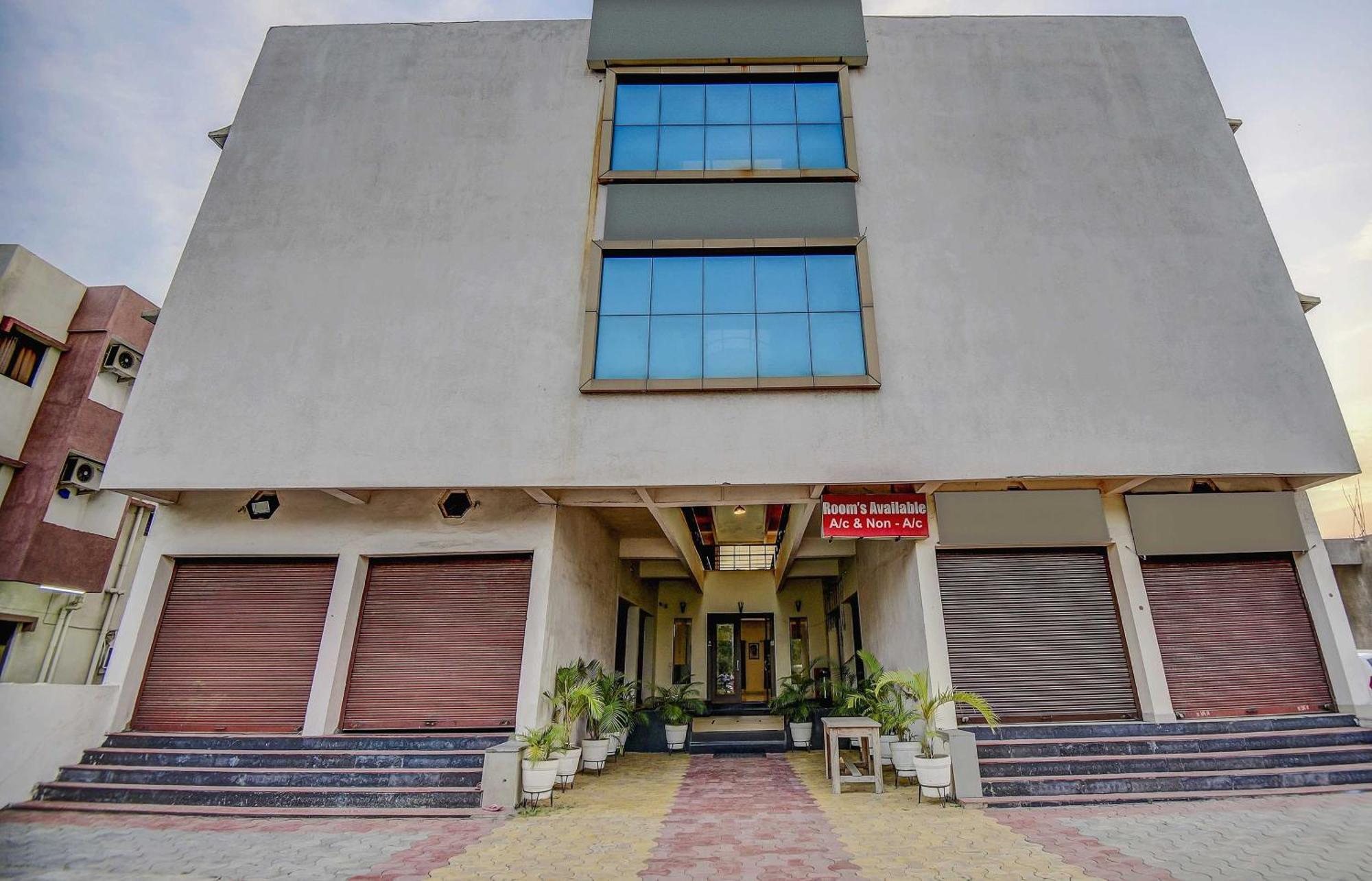 Hotel O Plus Corporate One Khapa  Exterior photo